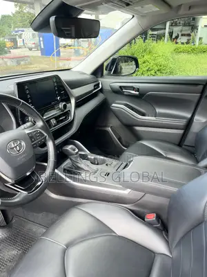 Toyota Highlander XLE 2021 Blue