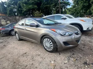 Hyundai Elantra GLS Sedan FWD (1.8L 4cyl 6M) 2013 Gray