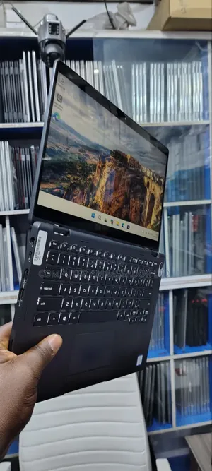 Laptop Dell Latitude 5300 2-in-1 16GB Intel Core i7 SSD 256GB