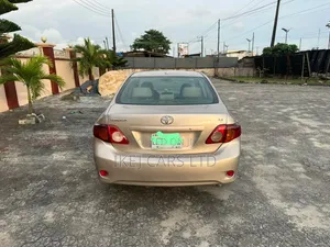 Toyota Corolla 2010 Gold