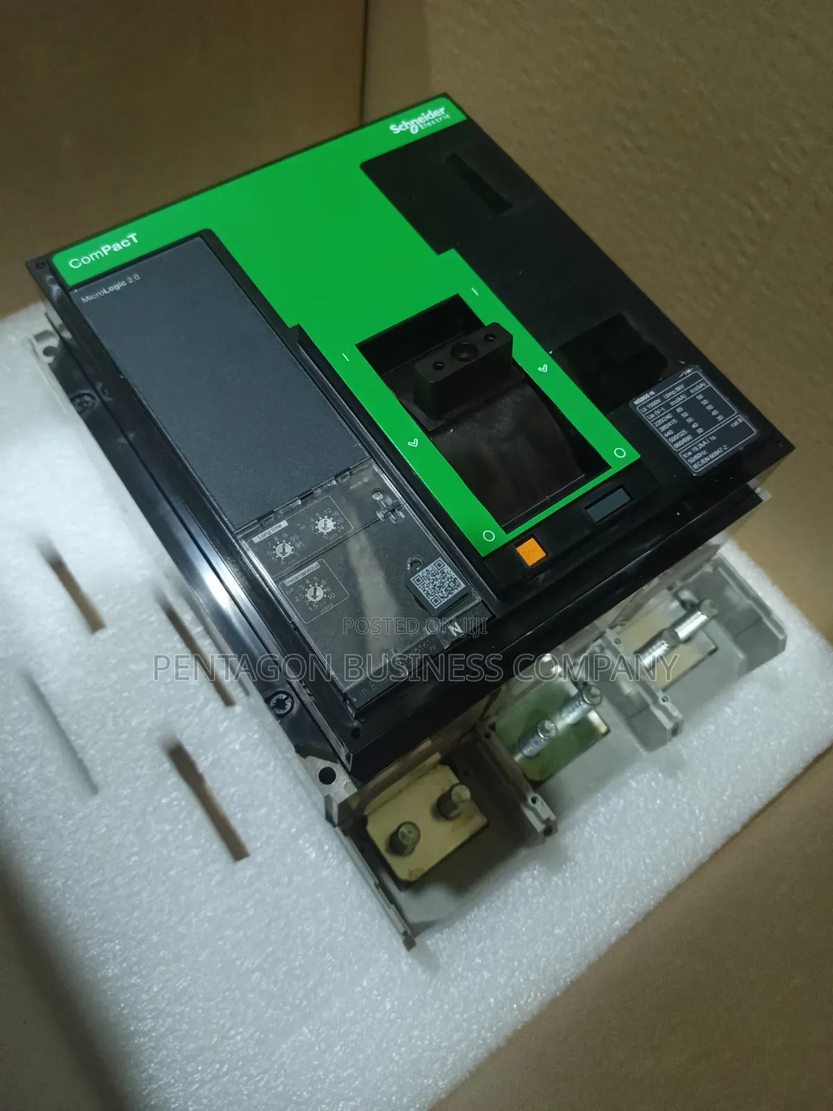 800Ahms 3Pole Schneider Compact McCb Latest Model.