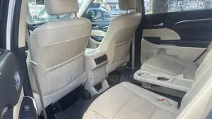 Toyota Highlander Limited Platinum 4dr SUV AWD (3.5L 6cyl 6A) 2015