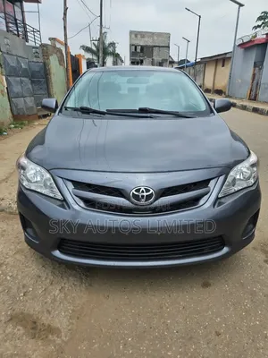Toyota Corolla LE 4dr Sedan (1.8L 4cyl 4A) 2011 Gray
