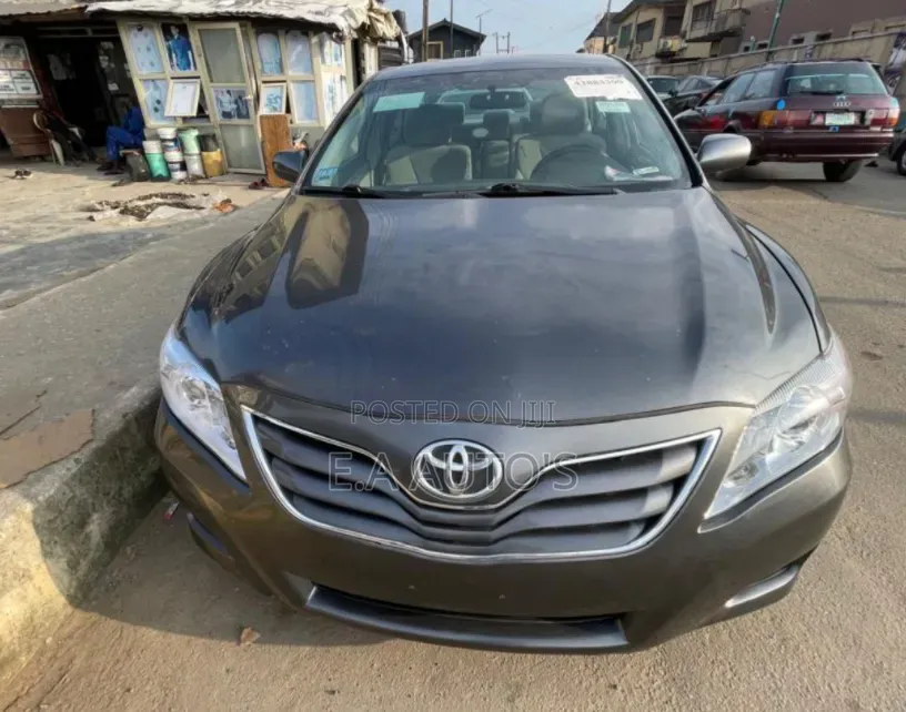 Toyota Camry 2010 Gray
