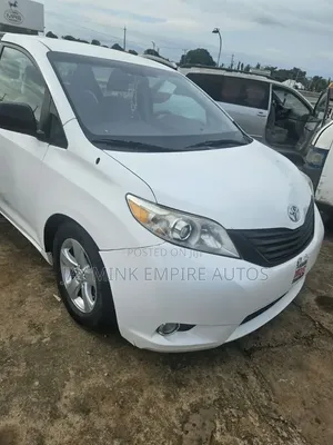 Toyota Sienna 2011 White