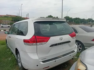 Toyota Sienna 2011 White