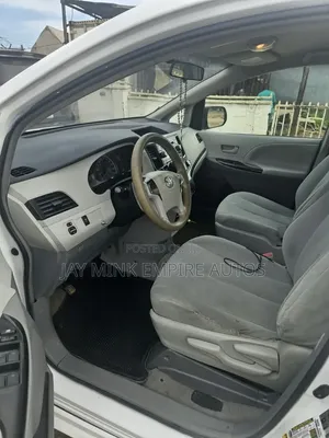 Toyota Sienna 2011 White