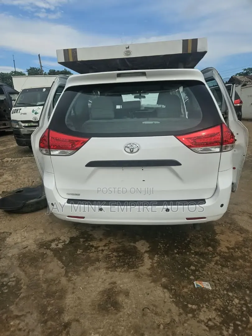 Toyota Sienna 2011 White