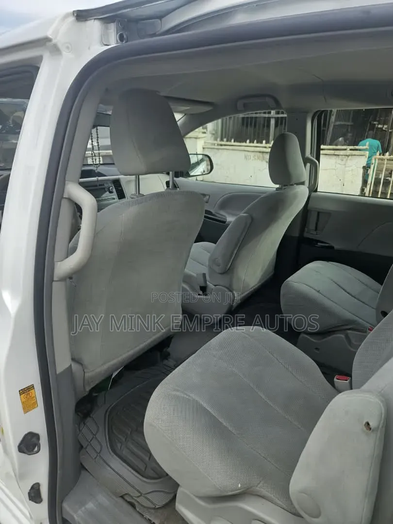 Toyota Sienna 2011 White