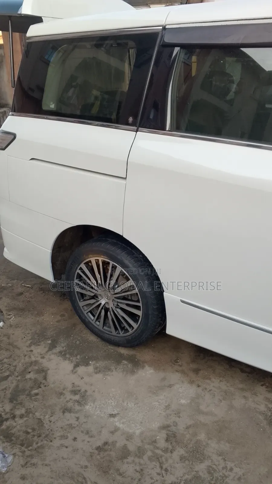 Nissan Elgrand 2017 White