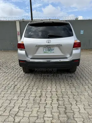 Toyota Highlander SE 3.5L 4WD 2013 Silver