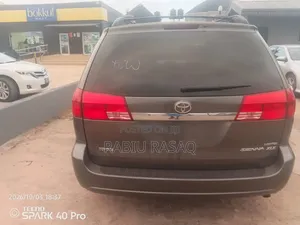 Toyota Sienna 2005 Gray