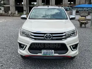 Toyota Hilux 2020 White