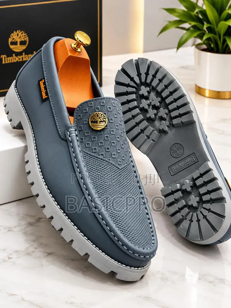 Fully Boxed Shoes for Big Boss Feeling.