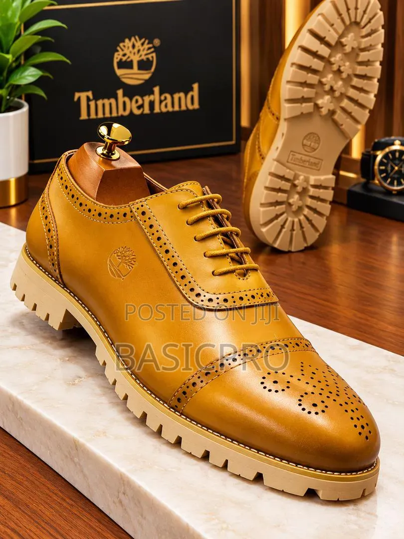 Fully Boxed Shoes for Big Boss Feeling.