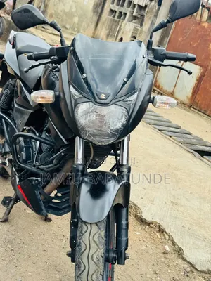 Bajaj Pulsar 220 F 2025 Black