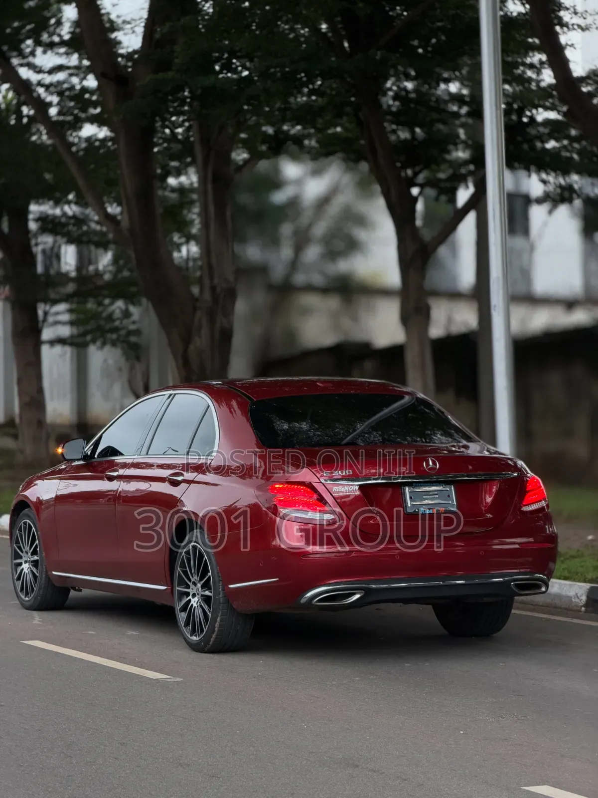 Mercedes-Benz E300 2018 Red