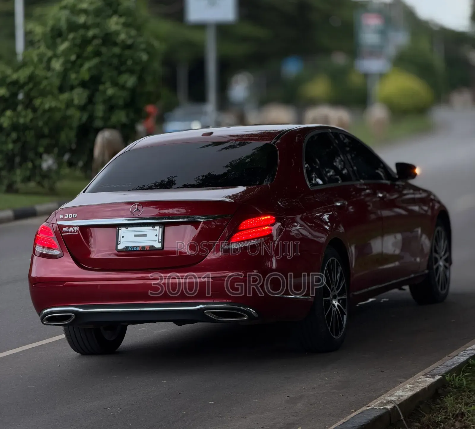 Mercedes-Benz E300 2018 Red