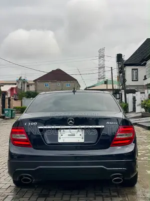 Mercedes-Benz C300 2012 Blue