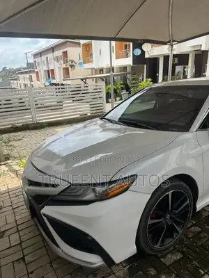 Toyota Camry XSE FWD (2.5L 4cyl 8AM) 2018 White