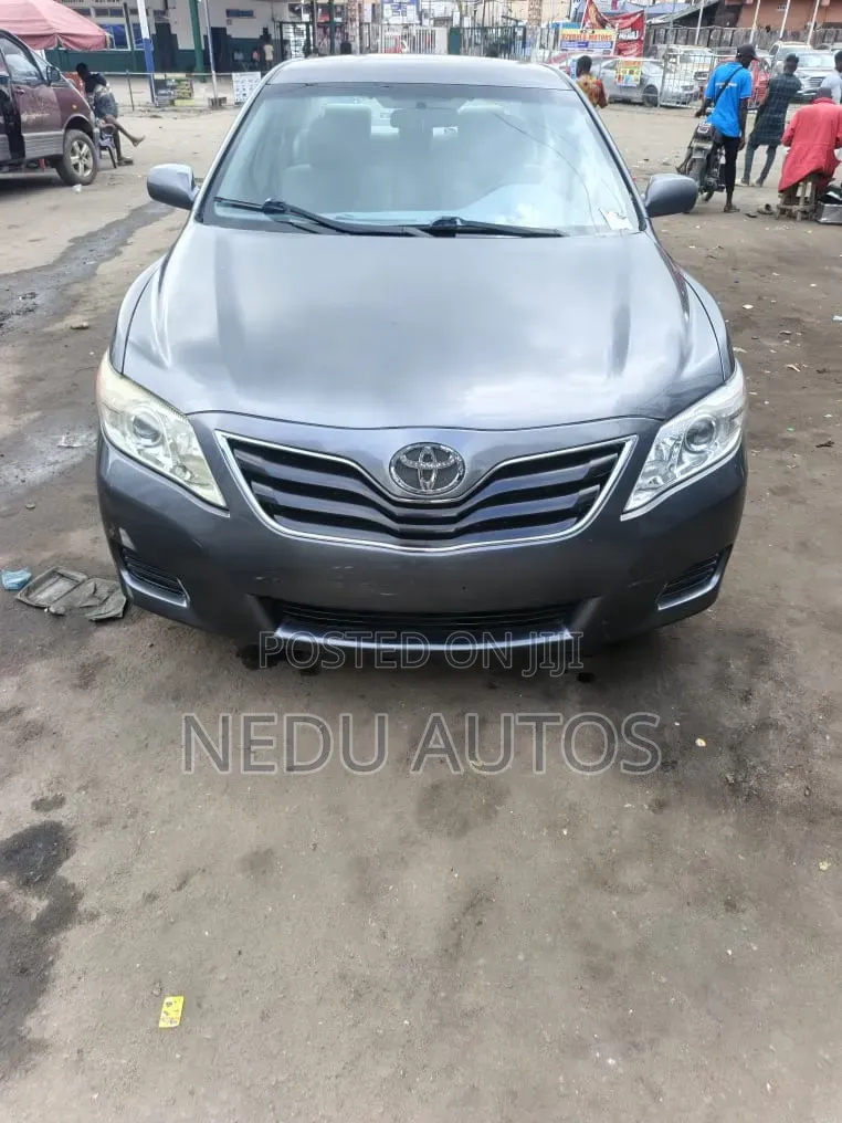 Toyota Camry 2011 Gray