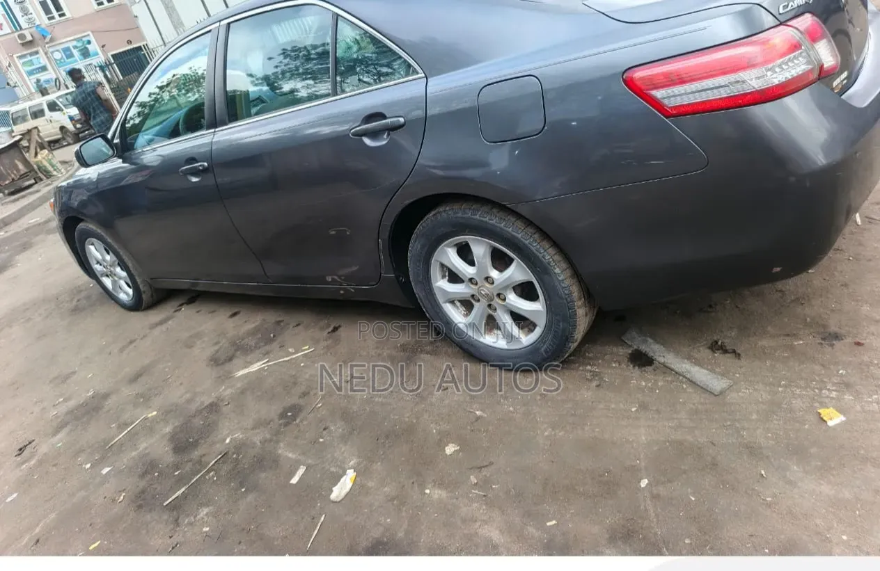 Toyota Camry 2011 Gray