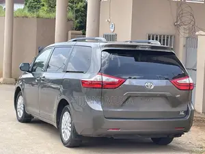 Toyota Sienna 2017 Gray