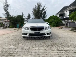 Mercedes-Benz E350 Base 4Matic Sedan AWD (3.5L 6cyl 7A) 2010 White