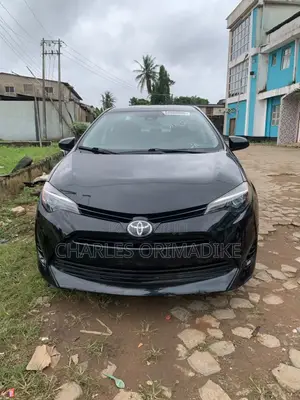 Toyota Corolla LE (1.8L 4cyl 2A) 2018 Black