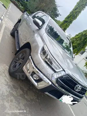 Toyota Hilux 2023 Gray