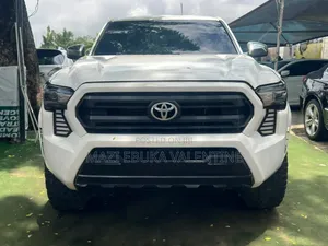 Toyota Tacoma 2024 White