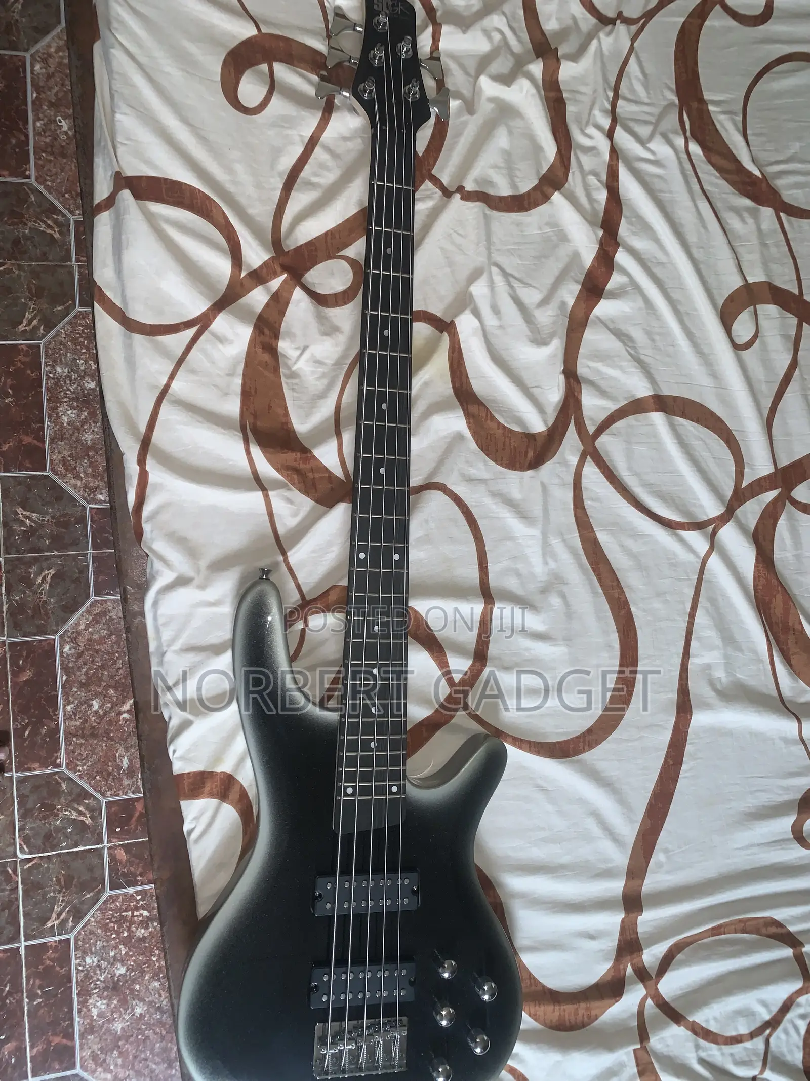5 String Active Bass Guitar