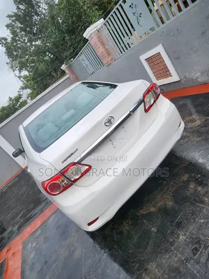 Toyota Corolla 2013 White