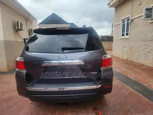 Toyota Highlander Limited 2012 Gray