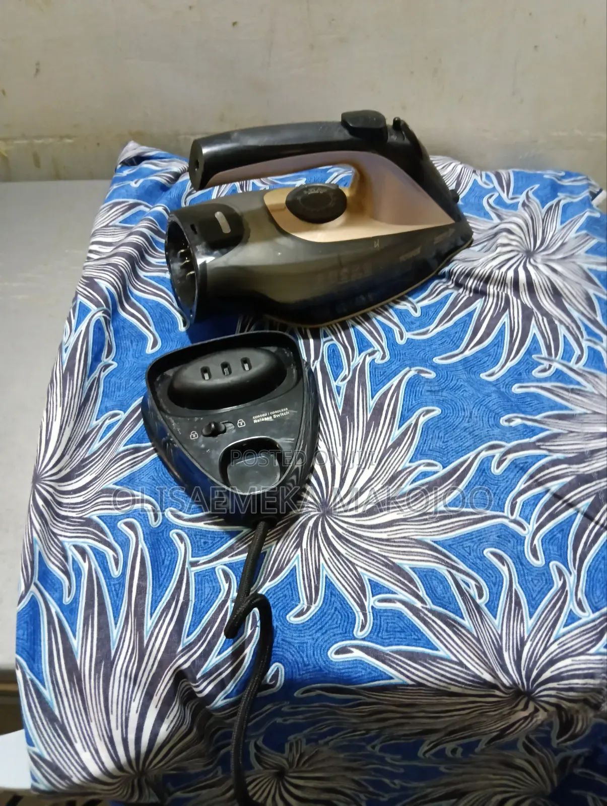 Cord/ Cordless Rechargeable Iron