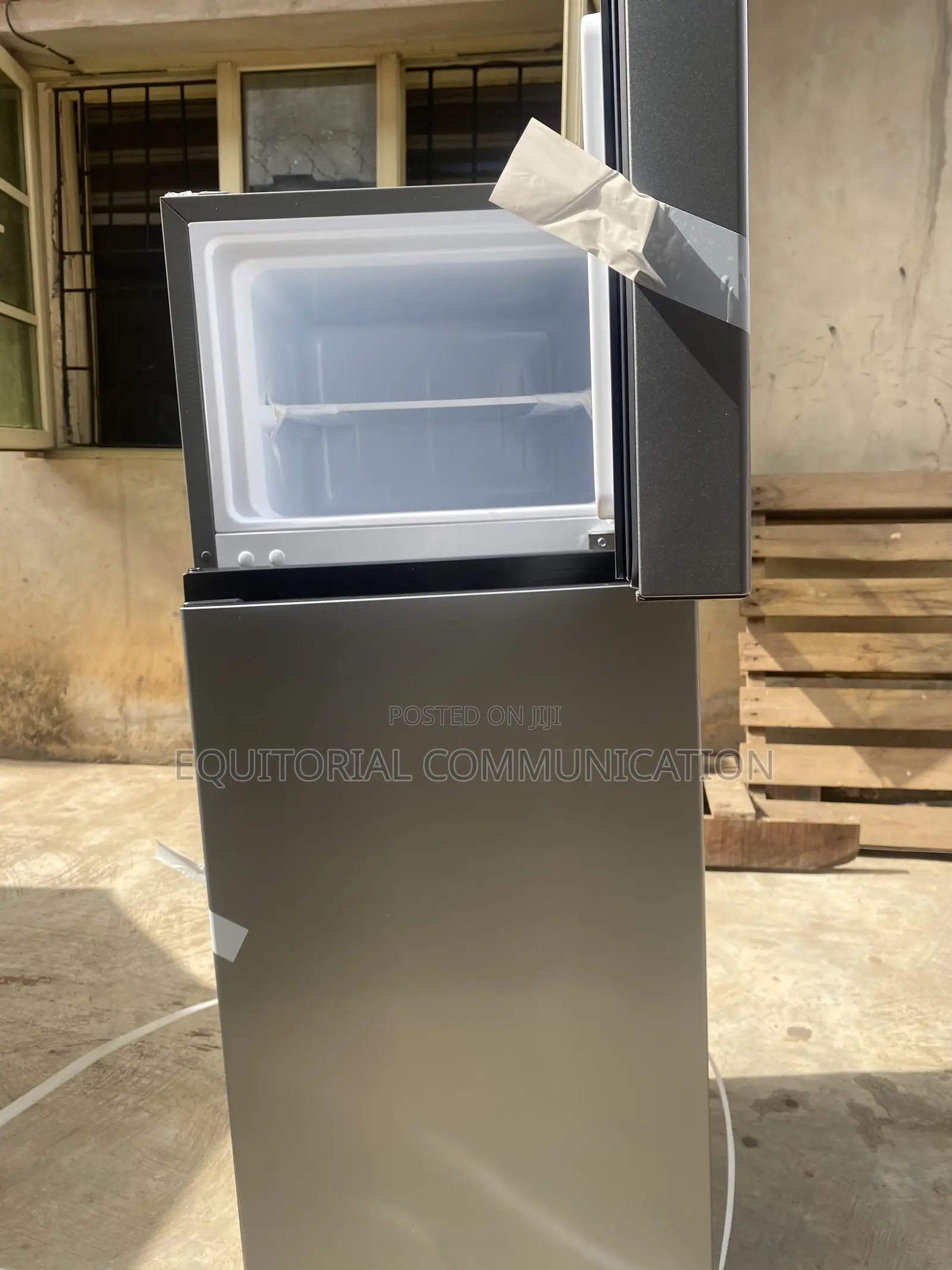 Hisense REF172DR 124L Space-Saving Fridge
