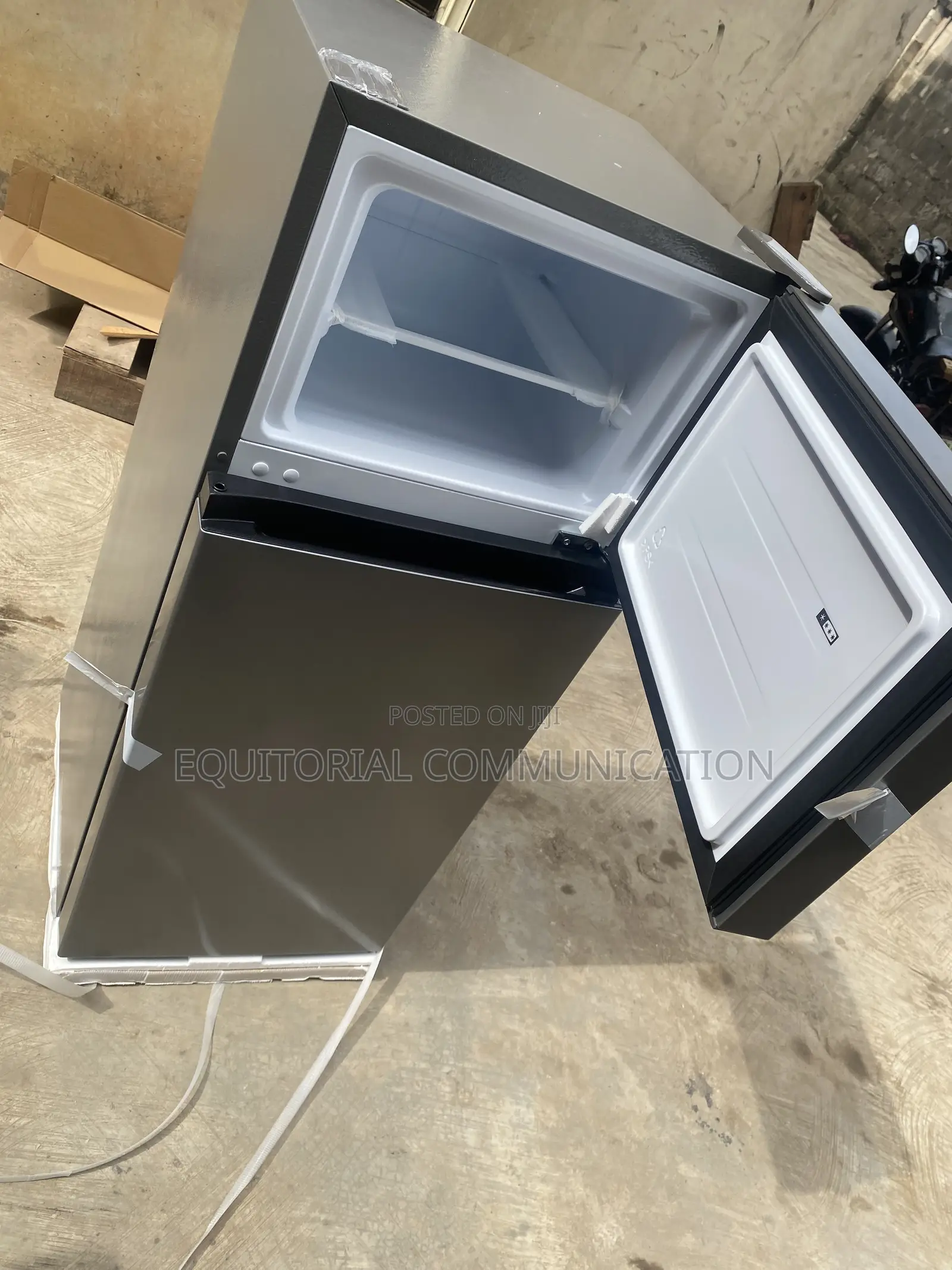 Hisense REF172DR 124L Space-Saving Fridge
