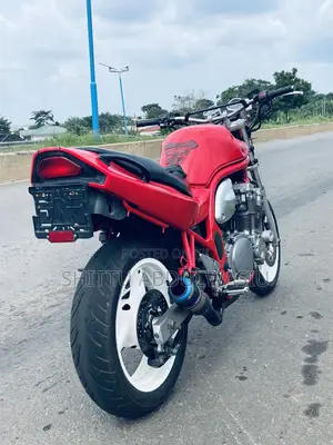 Suzuki Bandit 2004 Red