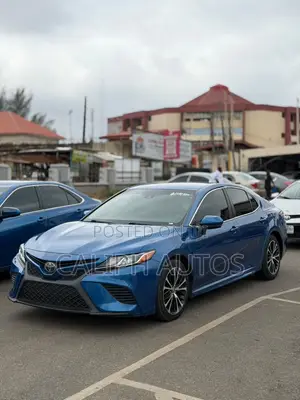 Toyota Camry SE (2.5L 4cyl 8A) 2019 Blue
