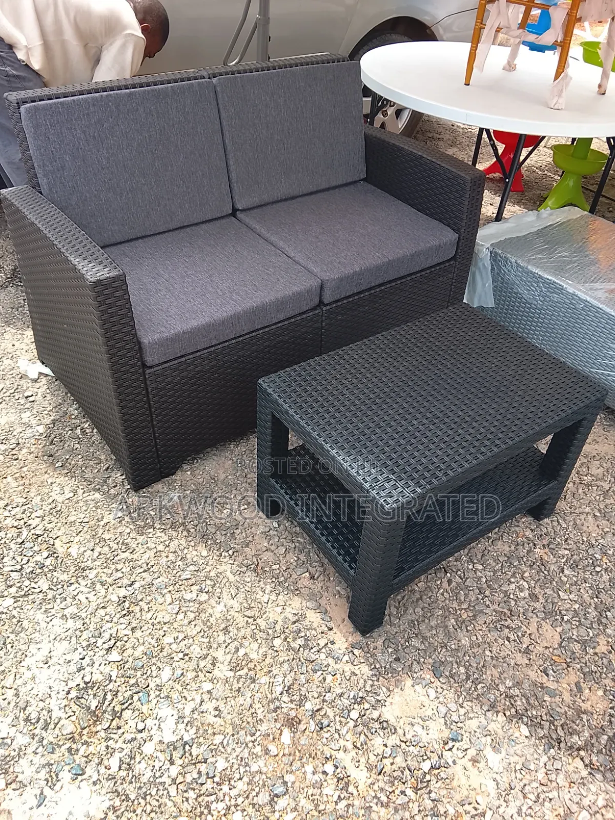 Plastic Couch/Sofa 2in1 and Center Table