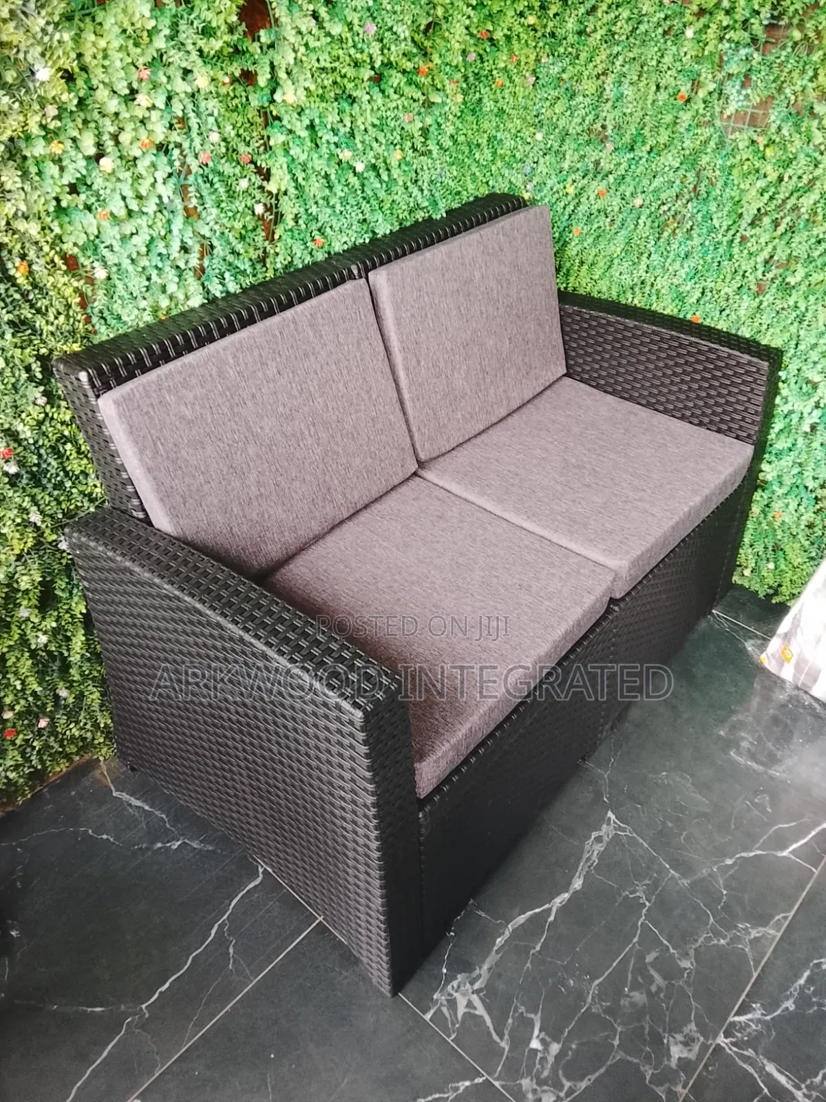 Plastic Couch/Sofa 2in1 and Center Table