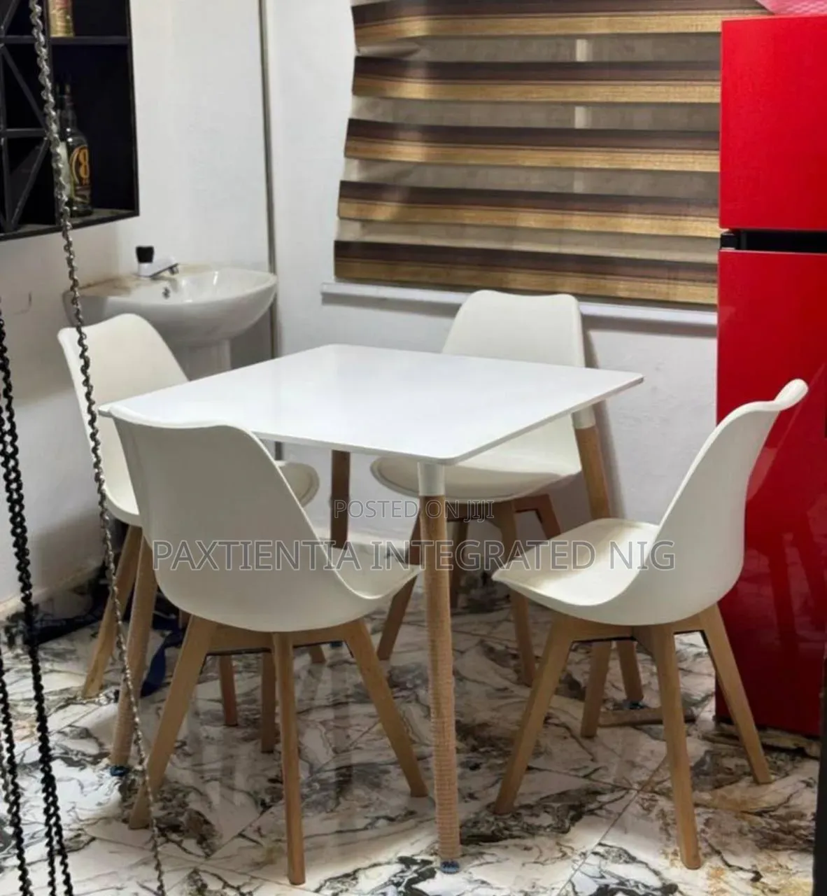 Table and Chairs for Restaurant or Dining