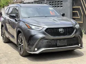 Toyota Highlander XSE 2022 Gray