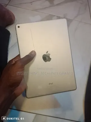 Apple iPad Air 16 GB Gray