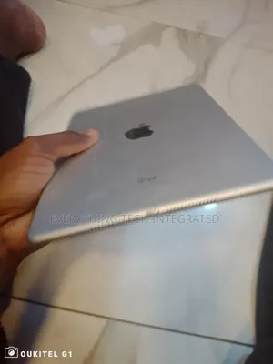 Apple iPad Air 16 GB Gray