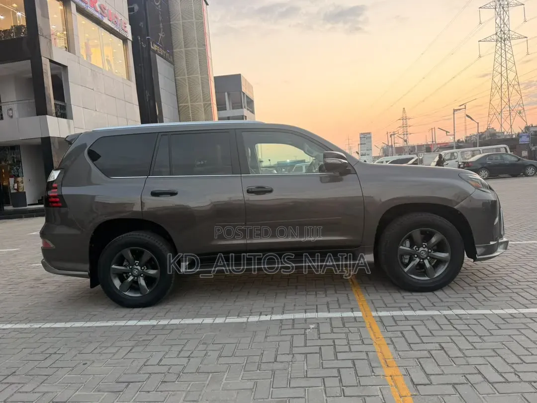 Lexus GX 2011