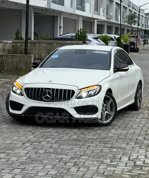 Mercedes-Benz C300 Luxury 4Matic Sedan AWD (2.0L 4cyl 7A) 2016 White