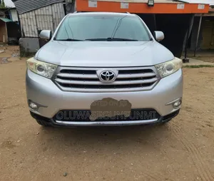 Toyota Highlander Limited 3.5l 4WD 2013 Silver