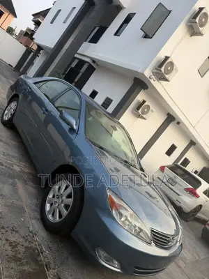 Toyota Camry XLE 4dr Sedan (2.4L 4cyl 4A) 2004 Blue