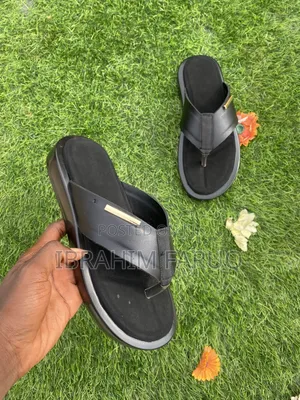 Footwear/Slides